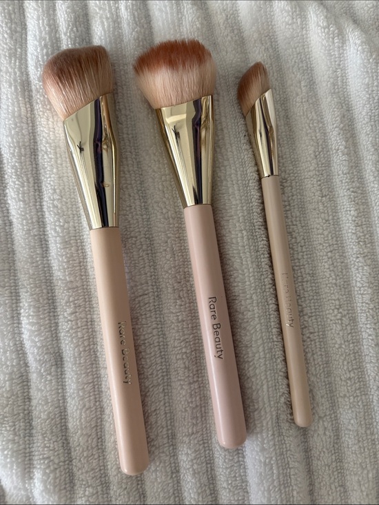 Rare Beauty Other - Rare Beauty Makeup Brush Trio in Beige with Gold Ferrules